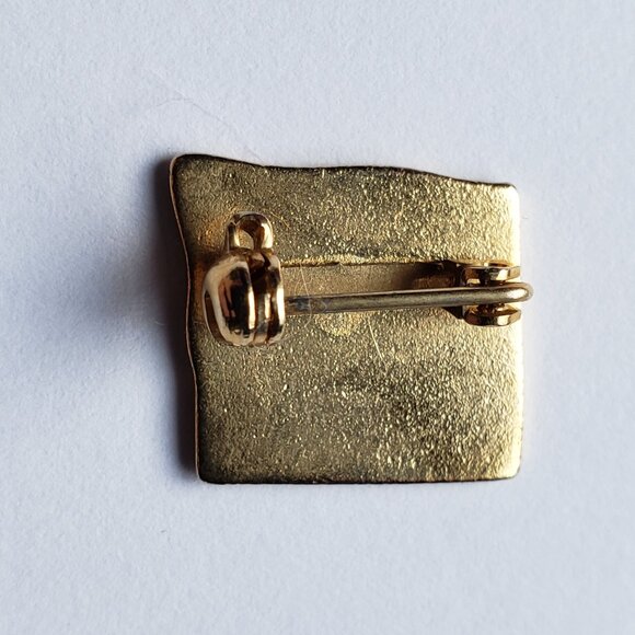 New Brunswick Canada Enamel Gold Tone Metal Brooch Lapel Pin - Picture 2 of 2